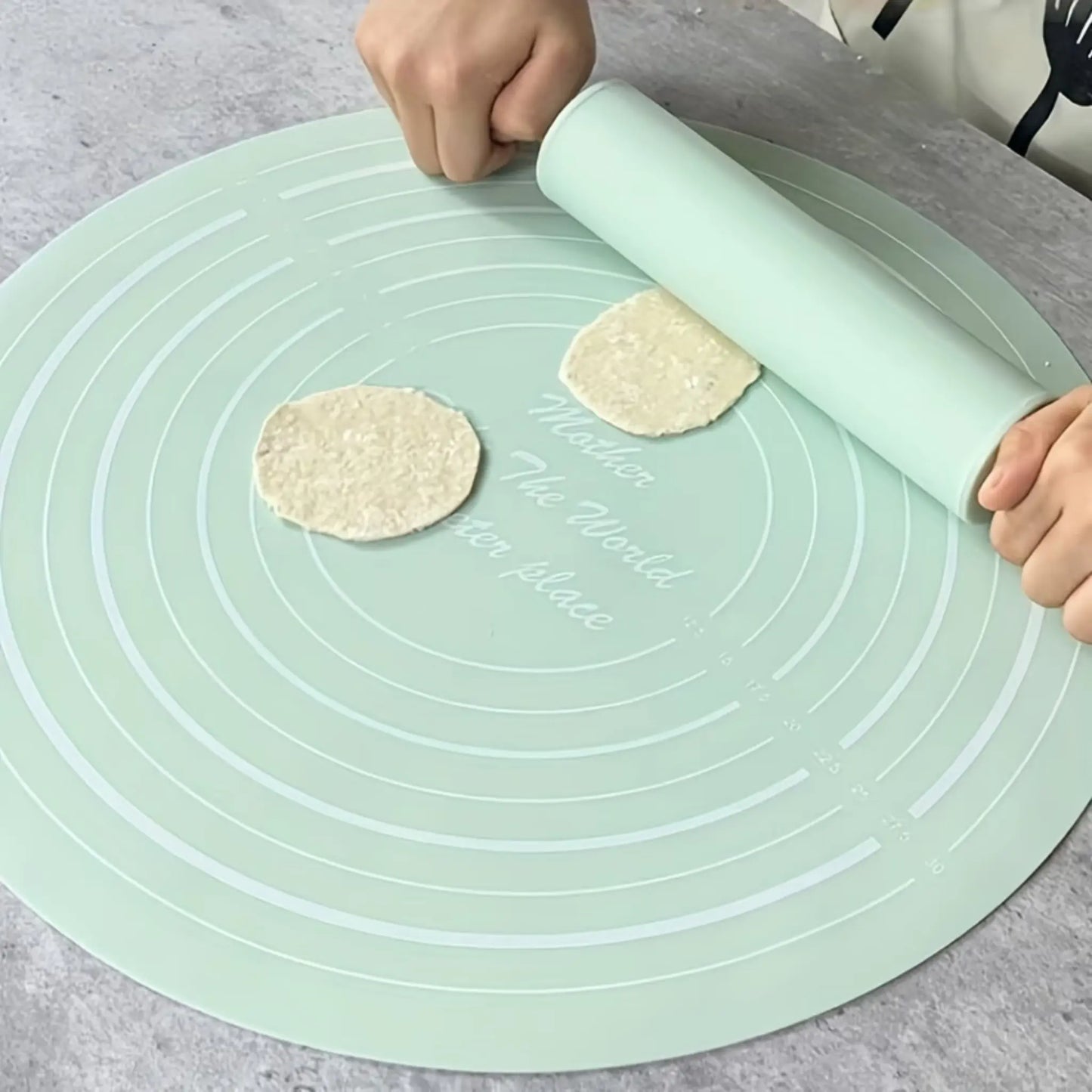 Non-Stick Silicone Dough Rolling Mat with Rolling Pin – Heat-Resistant Baking & Pastry Preparation Mat